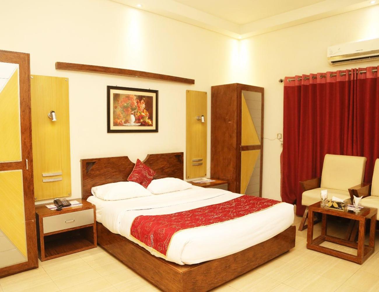 The Grand Regency Hotel Bahawalpur Buitenkant foto