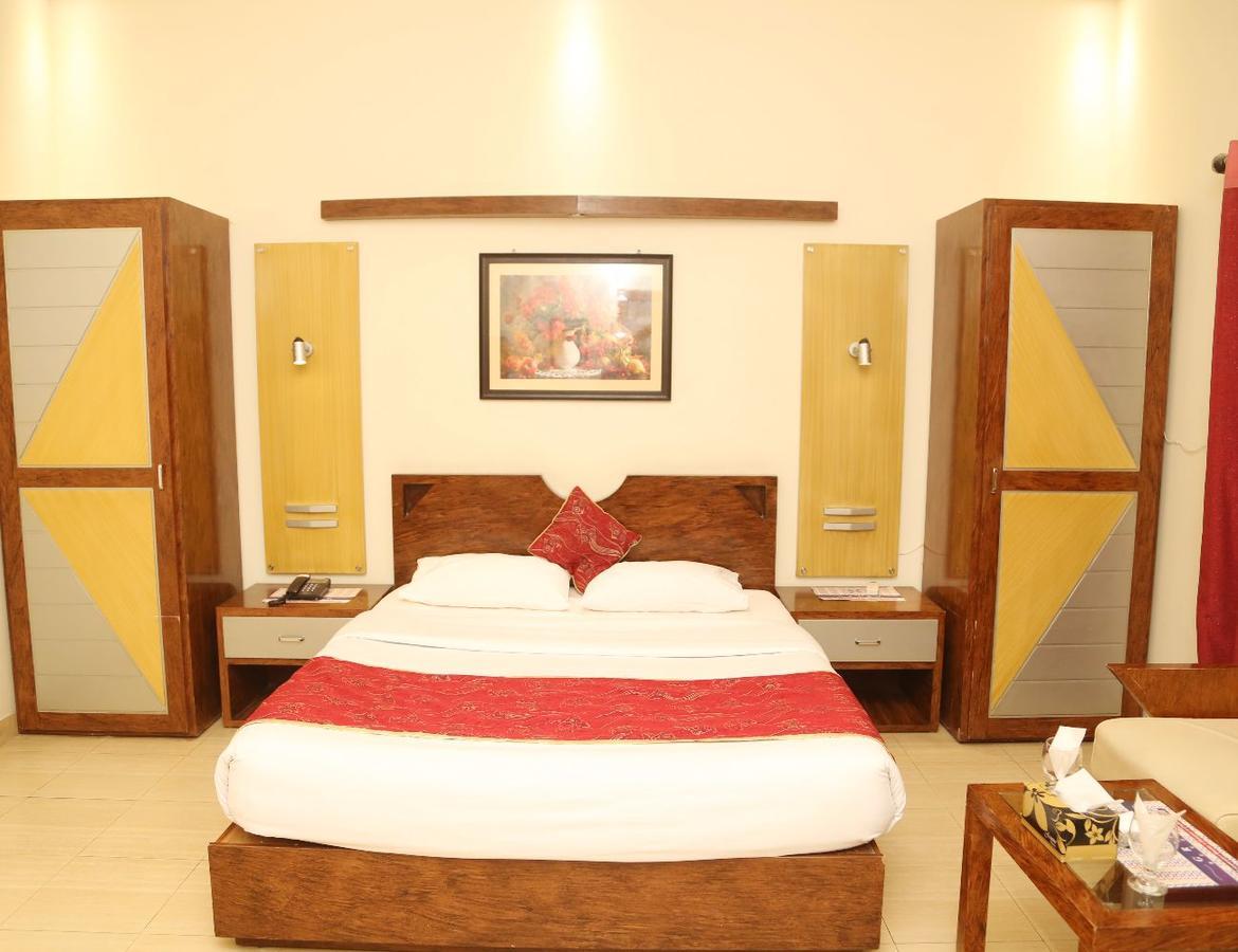 The Grand Regency Hotel Bahawalpur Buitenkant foto