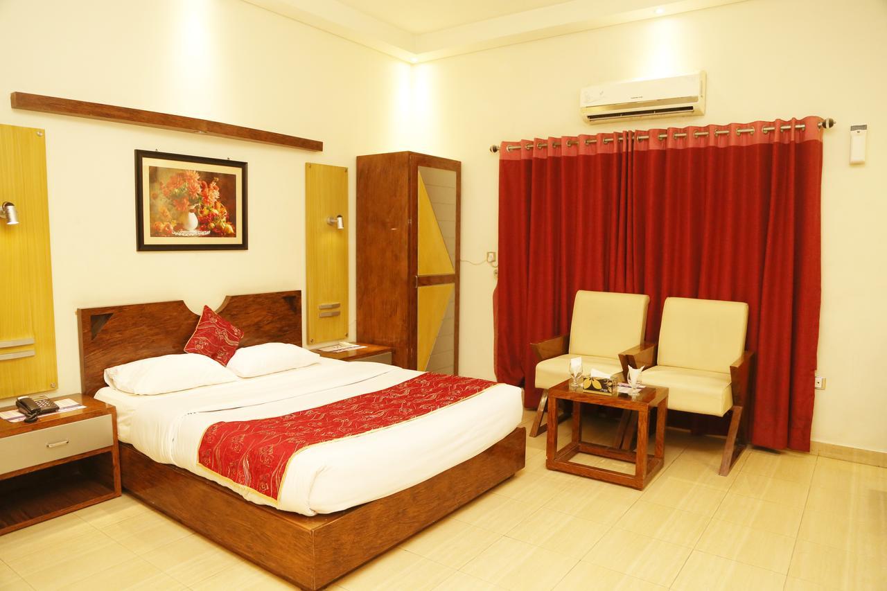 The Grand Regency Hotel Bahawalpur Buitenkant foto